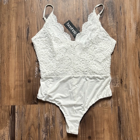 Boohoo WhitePlus Premium Lace Bodysuit - Picture 3 of 10